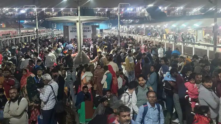 Delhi Railway Station Stampede: 15 Dead in Rush of Maha Kumbh Pilgrims