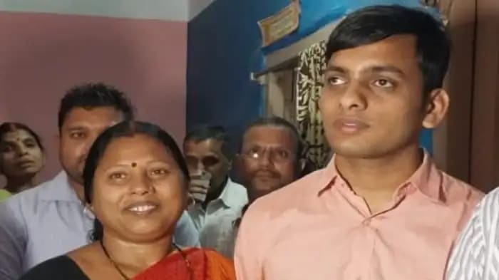 Bihar's Ravi Raj Cracks UPSC Without Sight, Mother Became His Eyes and Voice
