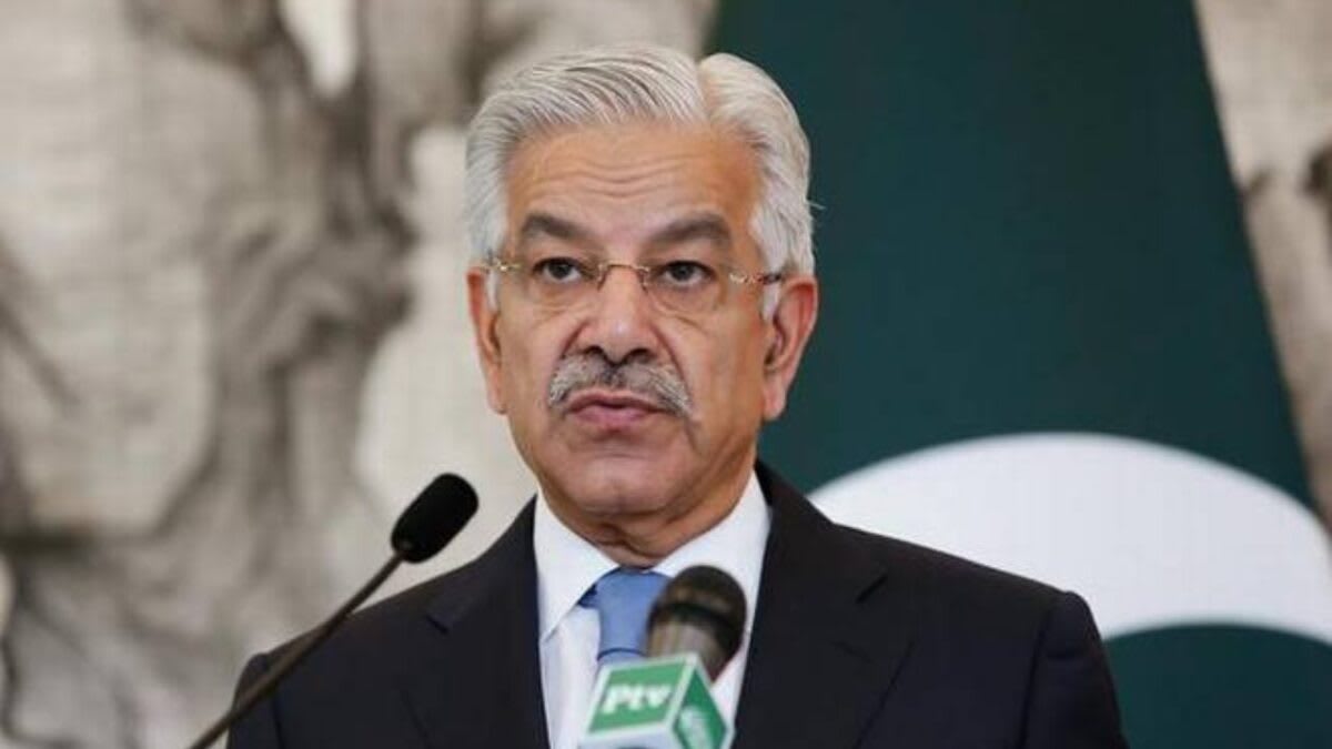 Pakistan Threatens Nuclear Response After India's Possible Attack, Defense Minister Issues Open Warning