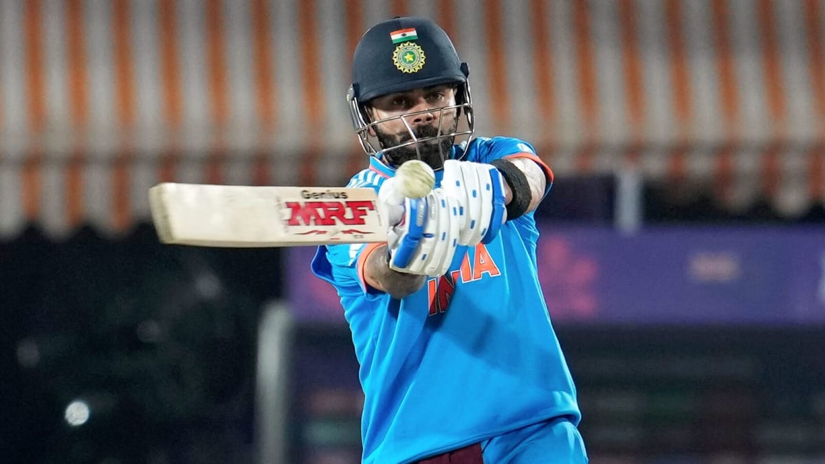 Virat Kohli falls for 93 as India chase 301 in first ODI vs New Zealand