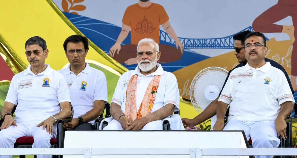 PM Modi Leads Yoga Day Celebrations in Kolkata as Leaders Join Events Across India