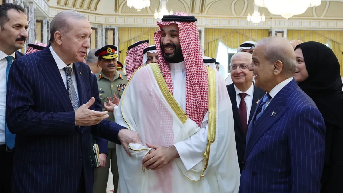 Pakistan Faces Questions Over Makkah Pact as Shehbaz Sharif Calls MBS After Houthi Attacks