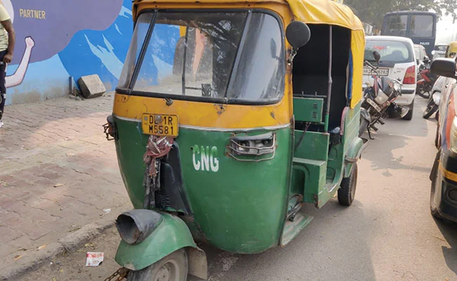 Shocking! Delhi Auto Driver’s Dirty Trick to Loot Women—Police Finally Caught Him!