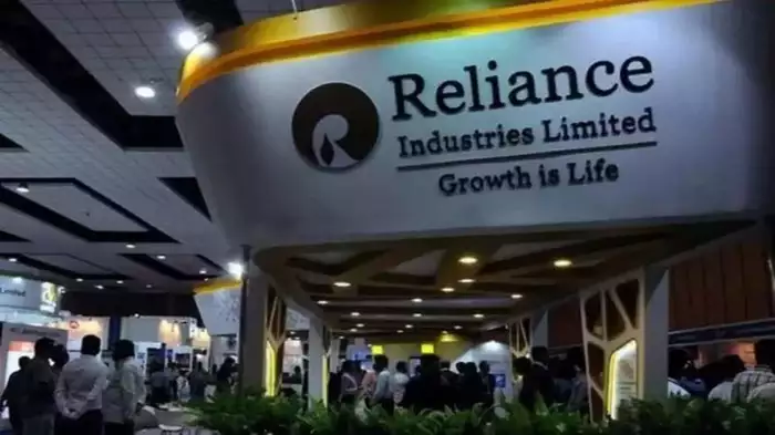 Reliance Industries Crashes to 52-Week Low; ₹2.26 Lakh Crore Investor Wealth Wiped Out