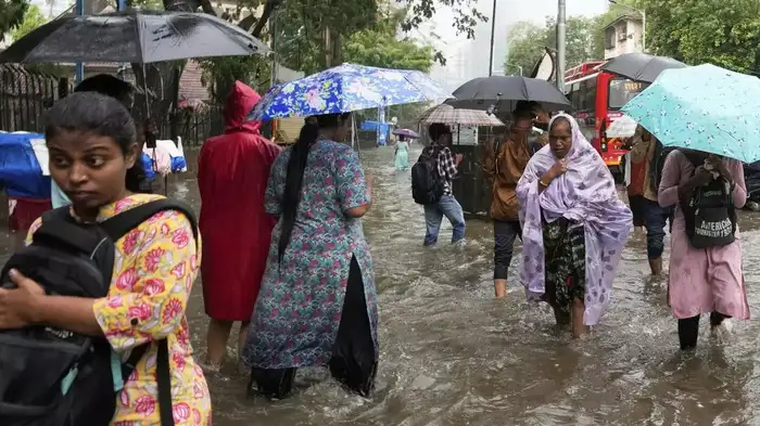 Weather Update: Rain Hits Delhi, Orange Alert for UP & Tamil Nadu