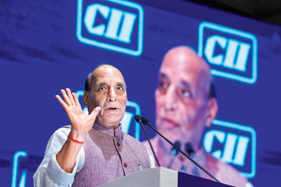 “Pakistan Cannot Even Think…” Rajnath Singh Issues Stern Warning Citing Navy Operation