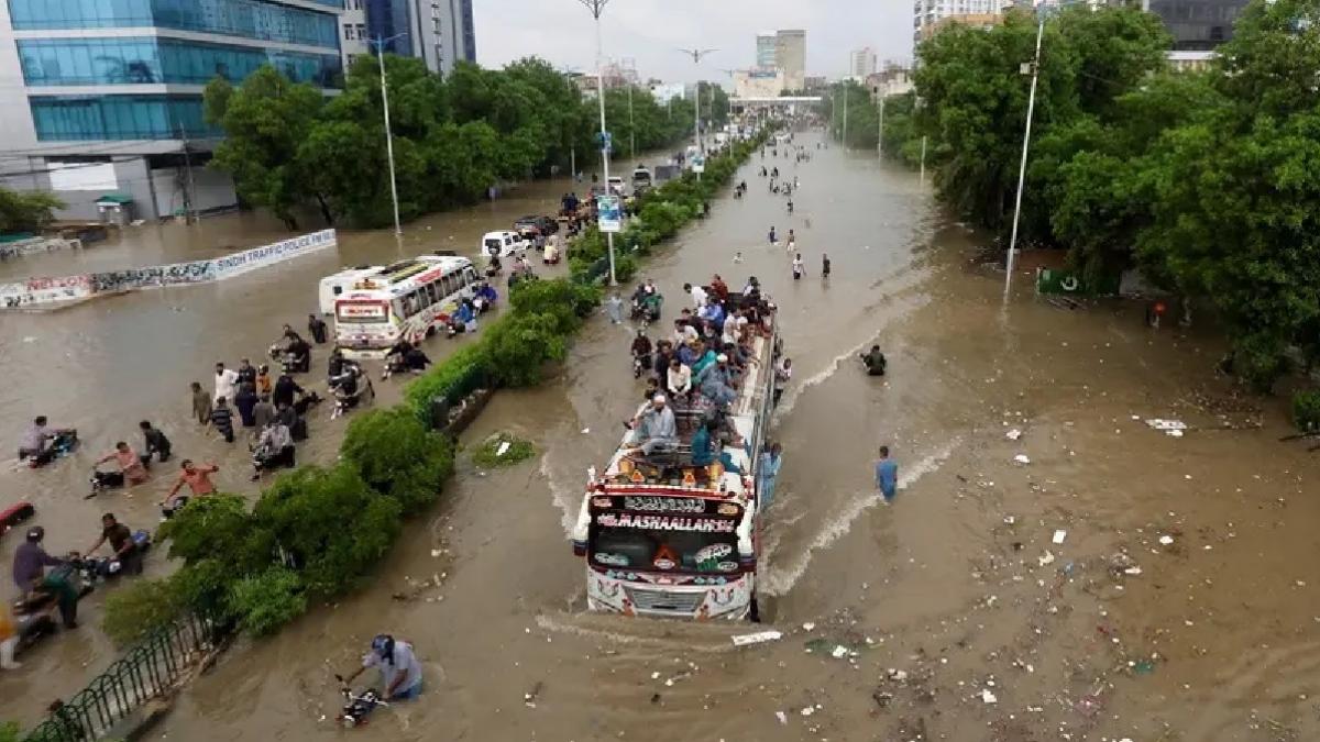 Pakistan Floods: Death Toll Rises to 1,006 as Monsoon Rains Ravage Nation
