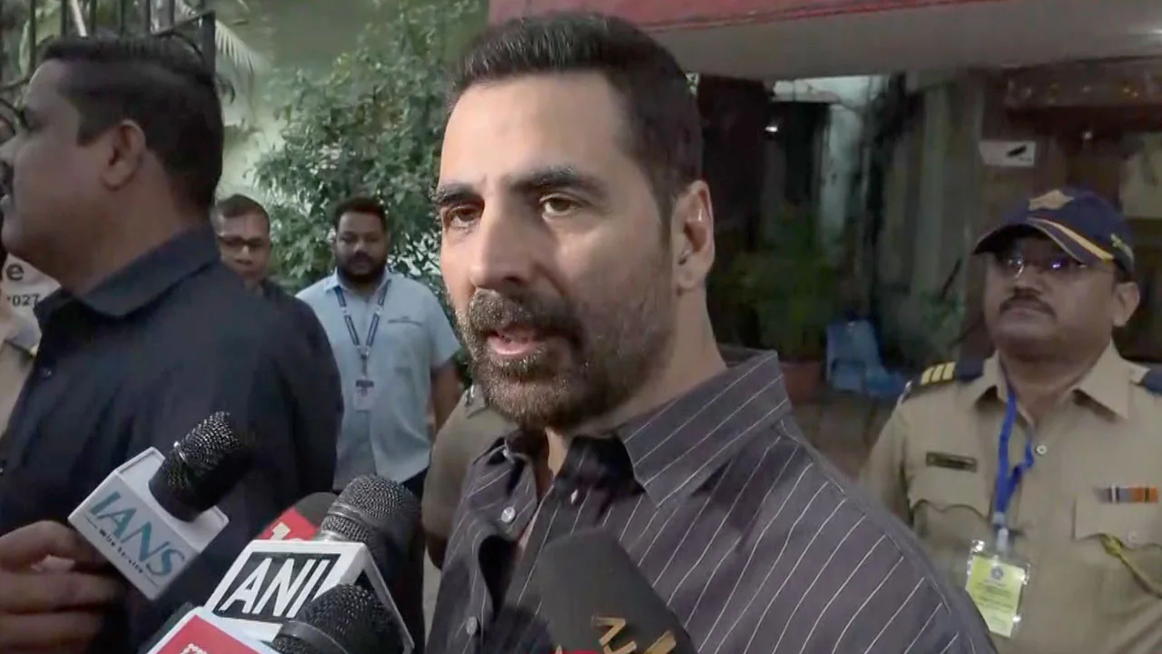 Akshay Kumar votes in BMC Election 2026, urges Mumbaikars to participate