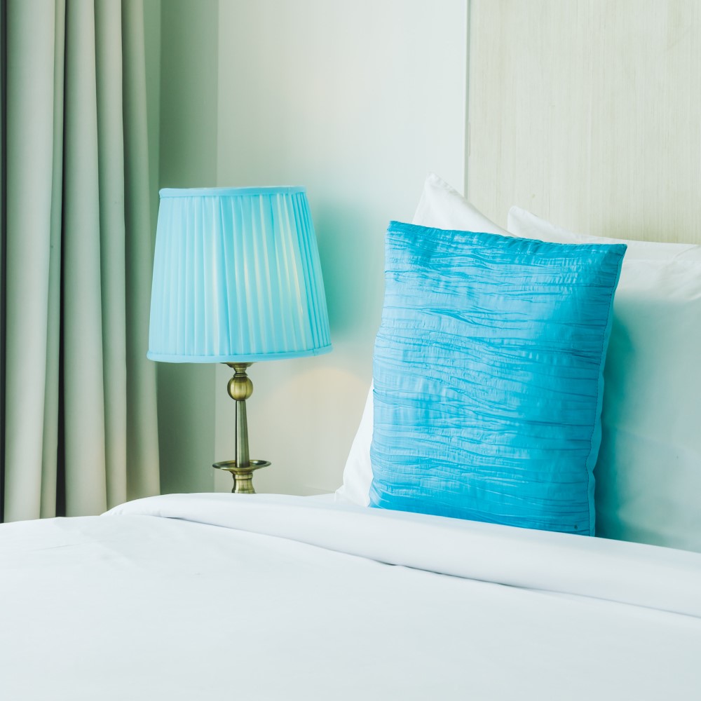 Helias oils image of hand holding herbs