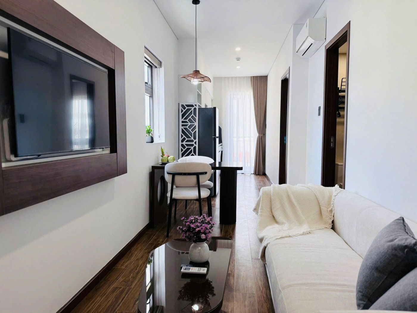 New 2-Bedroom Apartment Near the Beach, photo 1 of 6