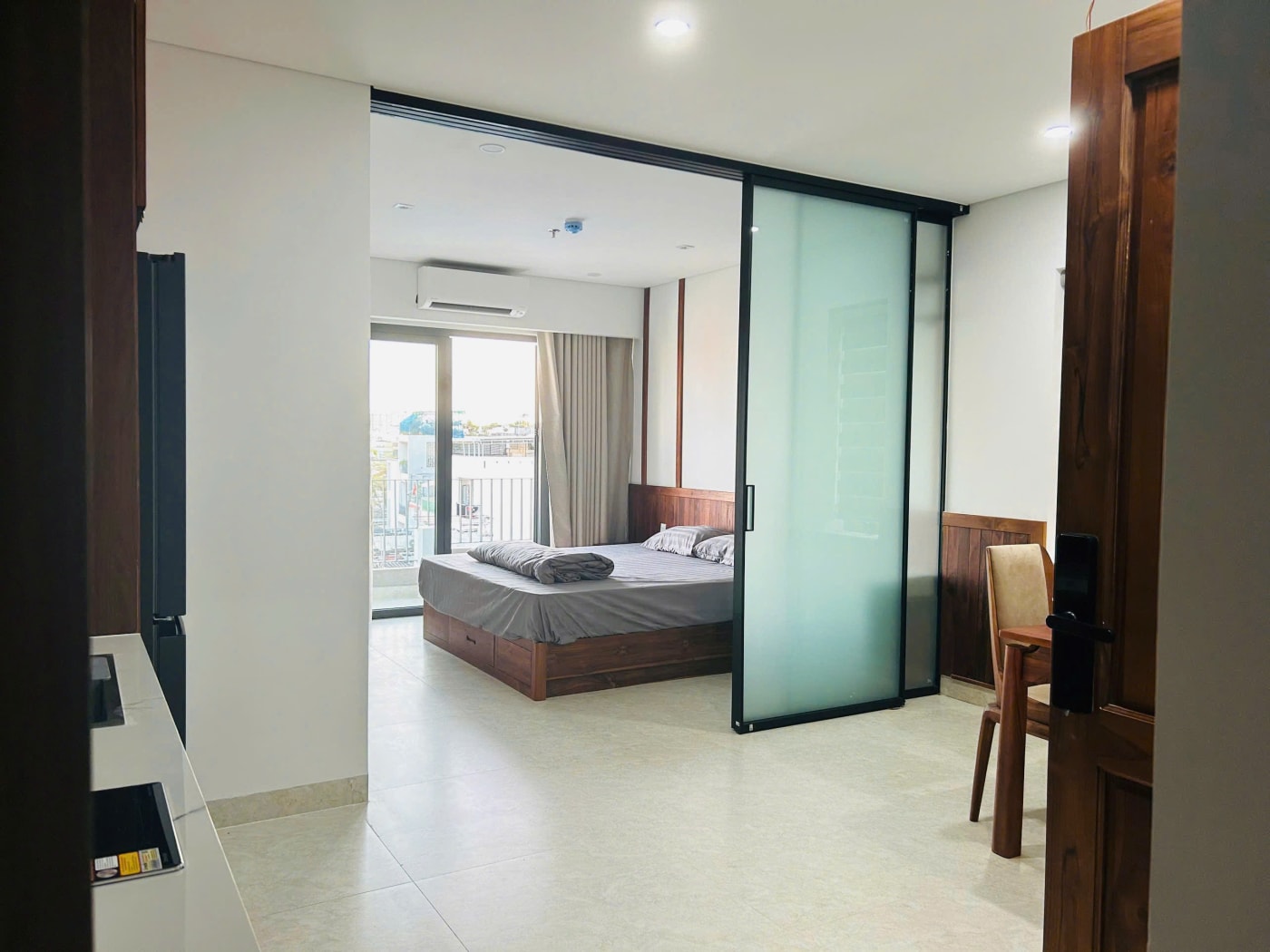 Modern 1-Bedroom Apartment with Balcony in the Heart of An Thuong – Walk to the Beach, photo 1 of 6