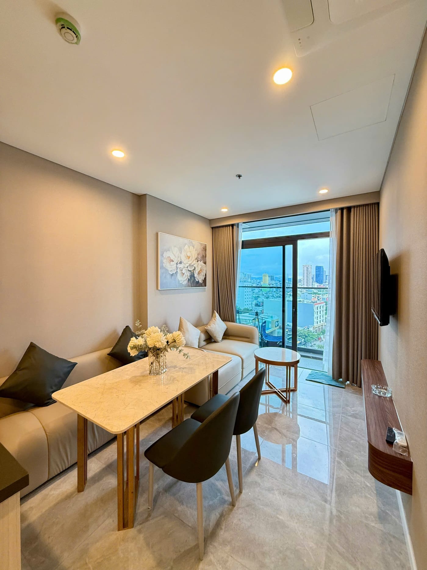Luxury 1-Bedroom Apartment – Filmore Da Nang | Dragon Bridge View, photo 1 of 7