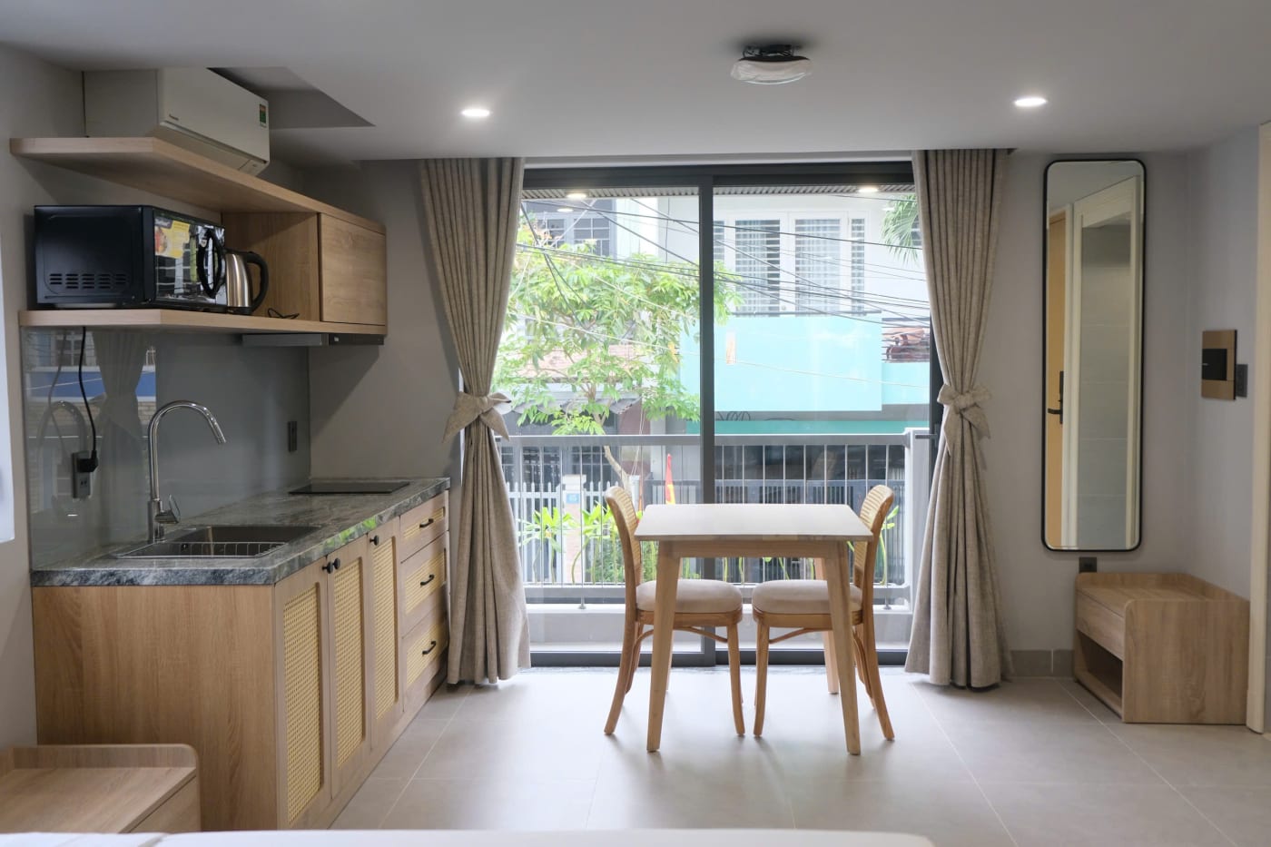 Modern Studio Apartment with Balcony Near the Beach – Son Tra, Da Nang, photo 1 of 5