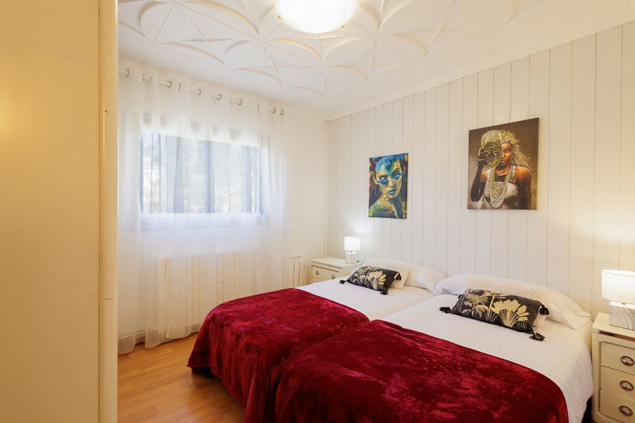 Twin bedroom