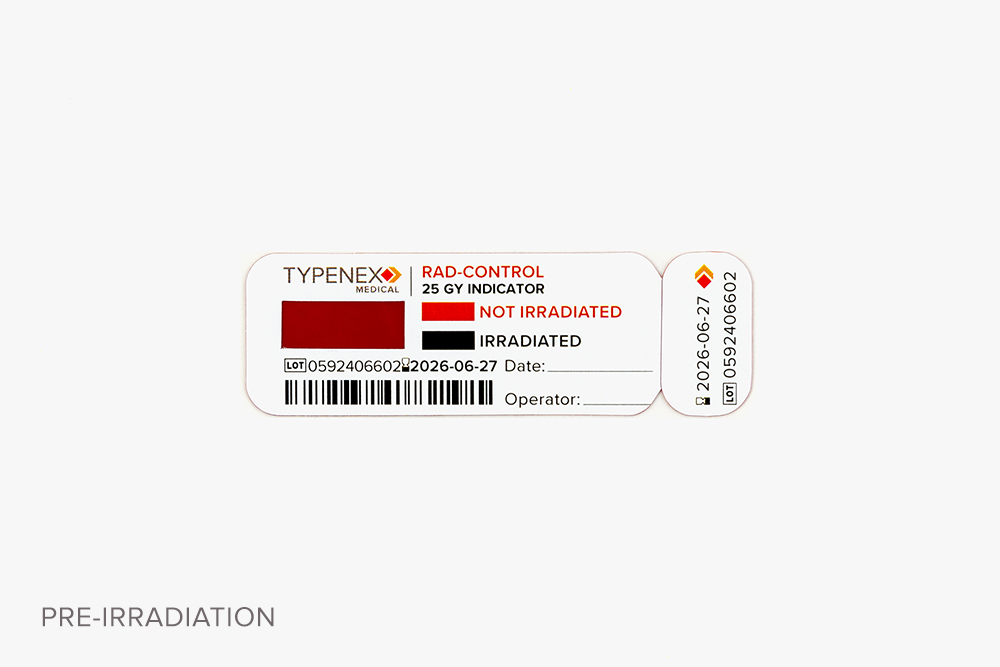Rad-Control Universal blood bank indicator tag for 25 Gy, showing a red field indicating prior to irradiation.