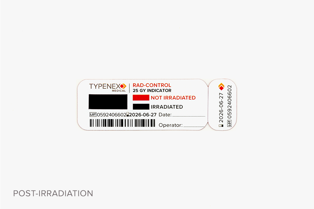Rad-Control Universal blood bank indicator tag for 25 Gy, showing a black field indicating post-irradiation.