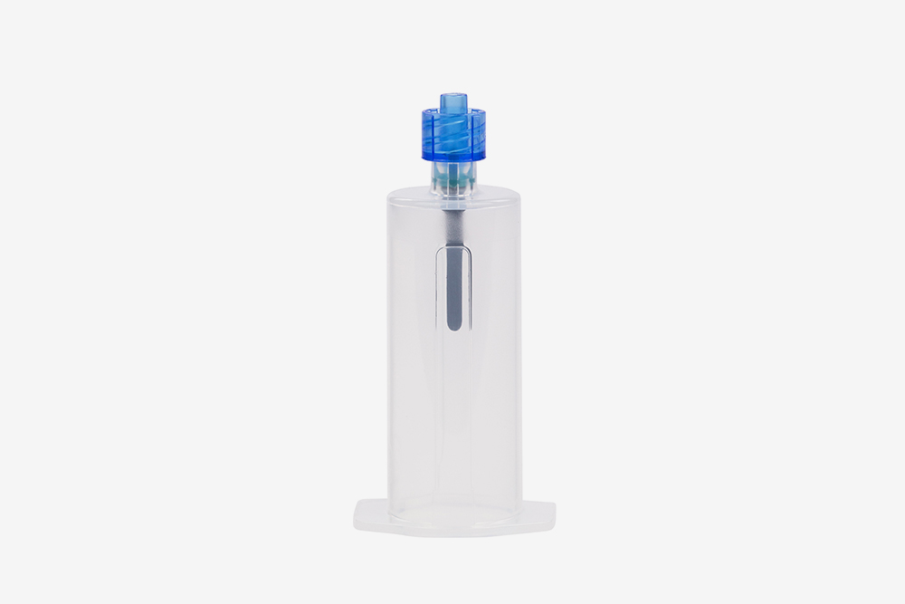 Blood collection device with blue male luer lock.