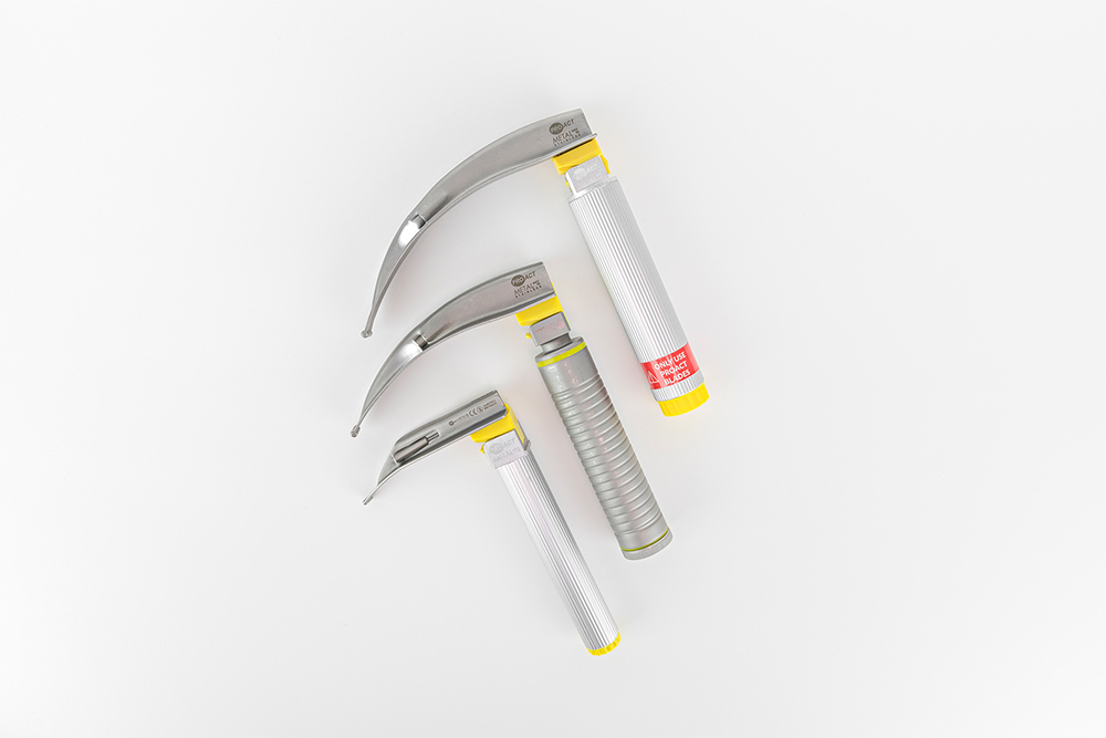 Disposable laryngoscope blades with conventional fitting, available with disposable and reusable handle options.
