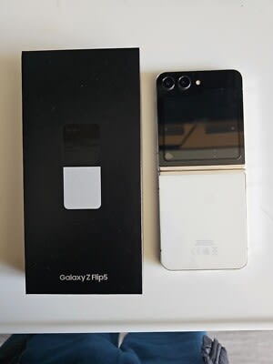 Samsung Galaxy Z Flip5 256GB 8GB - Cream