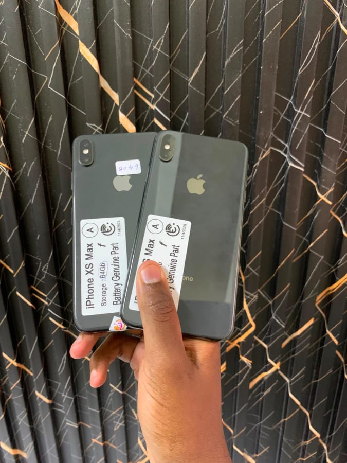 Apple iPhone XS 256GB Black, Like New, Moi Avenue, Nairobi