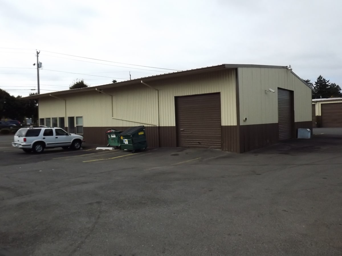 199th & Burnside Commercial Exterior Repaint Gallery Image