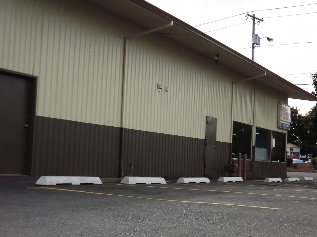 199th & Burnside Commercial Exterior Repaint Gallery Image