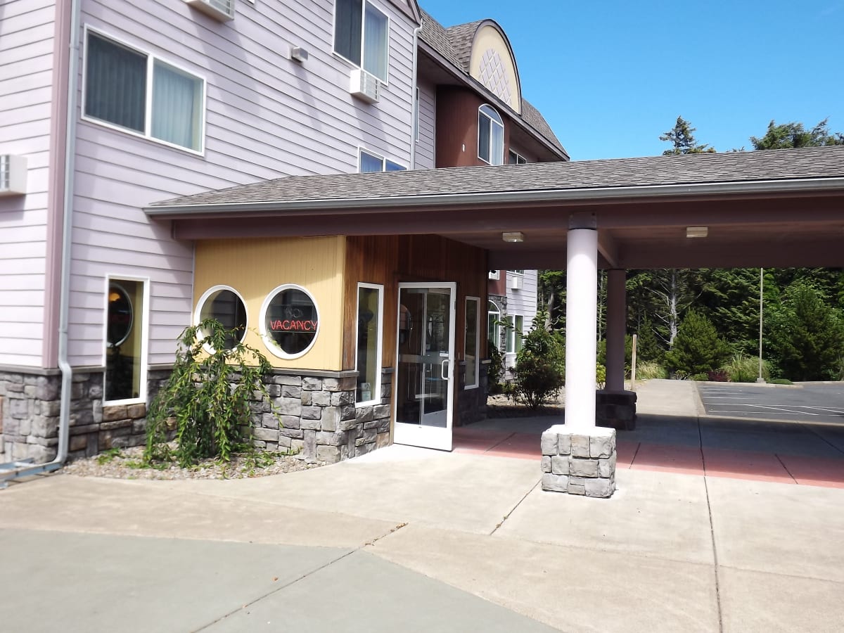 PALACE INN BEFORE PICS Gallery Image