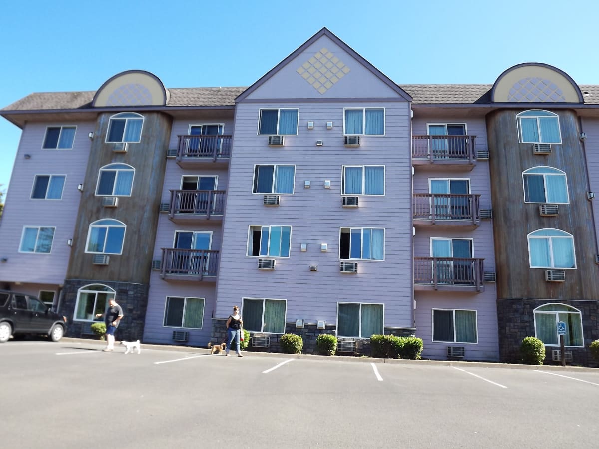 PALACE INN BEFORE PICS Gallery Image