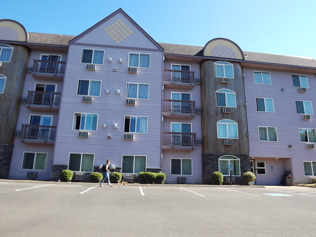 PALACE INN BEFORE PICS Gallery Image