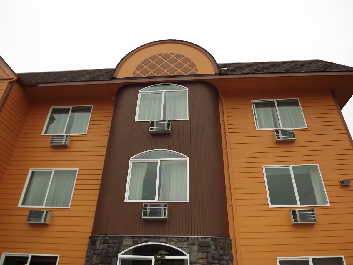 Palace Inn Hotel Exterfior Repaint Lincoln City, OR Gallery Image