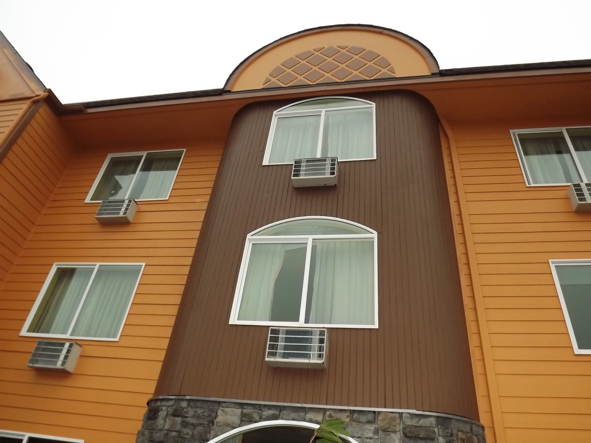 Palace Inn Hotel Exterfior Repaint Lincoln City, OR Gallery Image