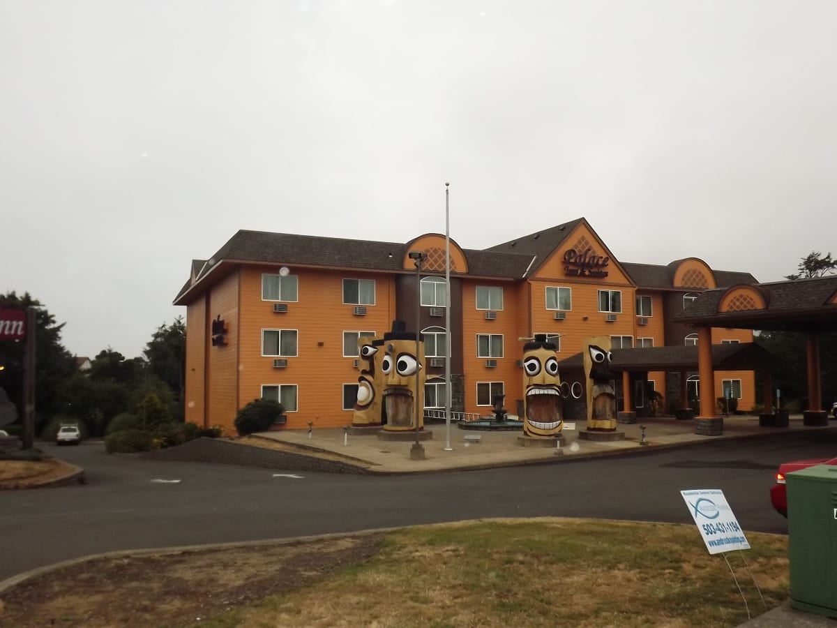 Palace Inn Hotel Exterfior Repaint Lincoln City, OR Gallery Image