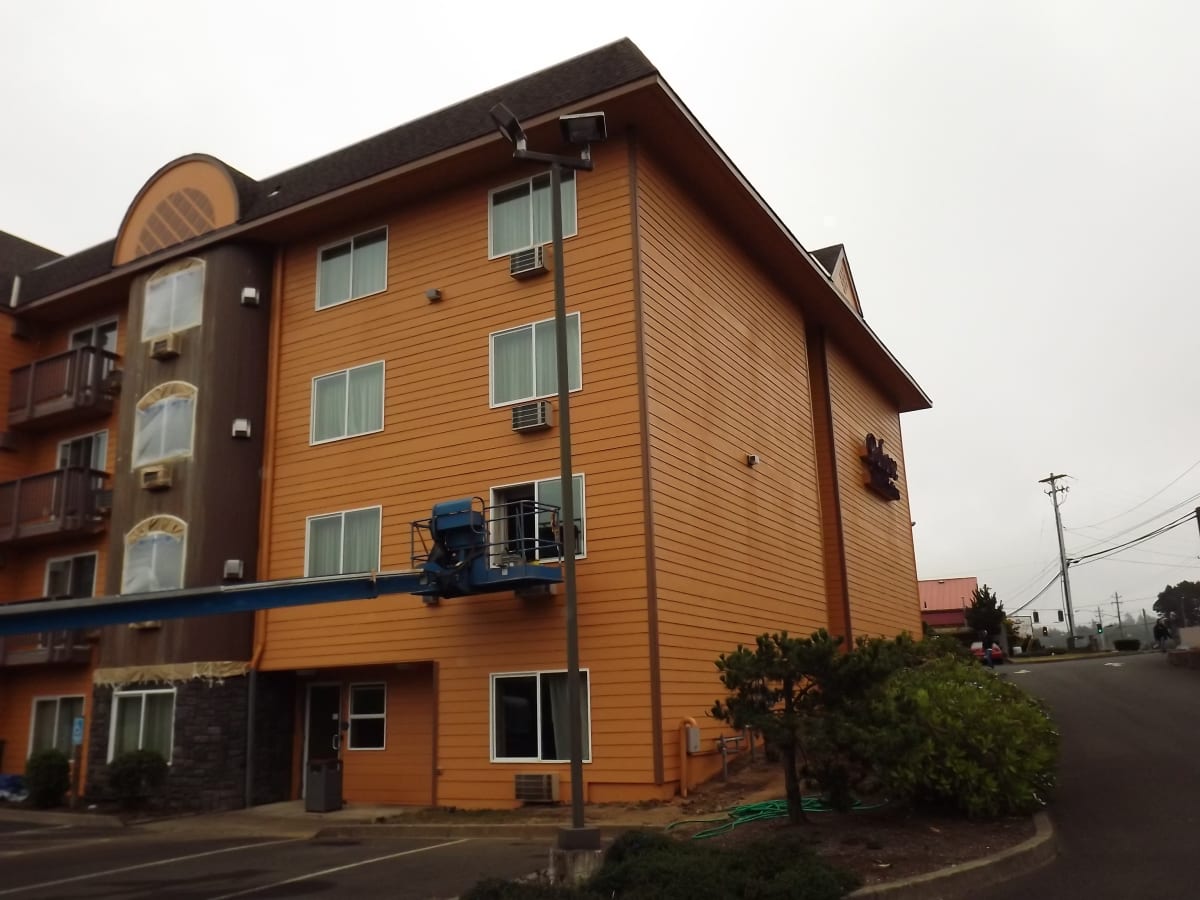 Palace Inn Hotel Exterfior Repaint Lincoln City, OR Gallery Image