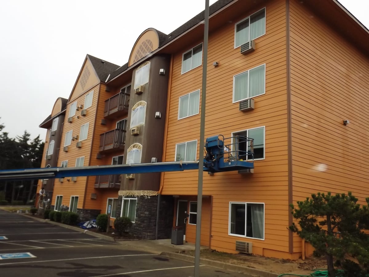 Palace Inn Hotel Exterfior Repaint Lincoln City, OR Gallery Image