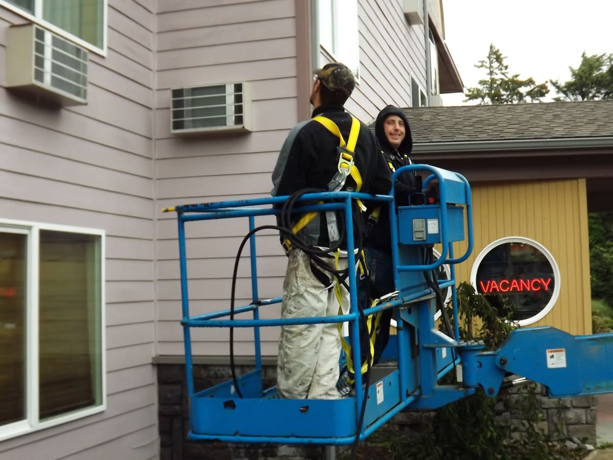 Palace Inn Hotel Exterfior Repaint Lincoln City, OR Gallery Image