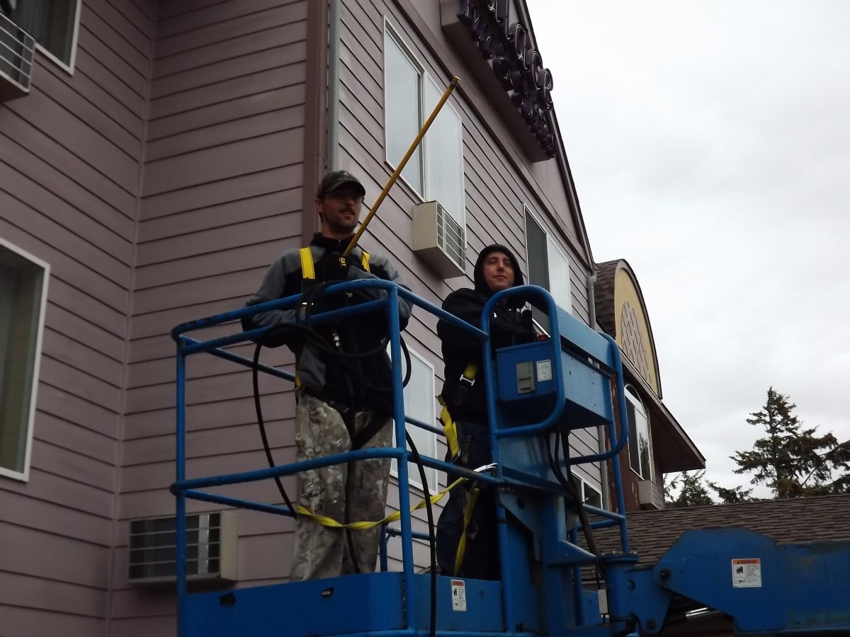 Palace Inn Hotel Exterfior Repaint Lincoln City, OR Gallery Image