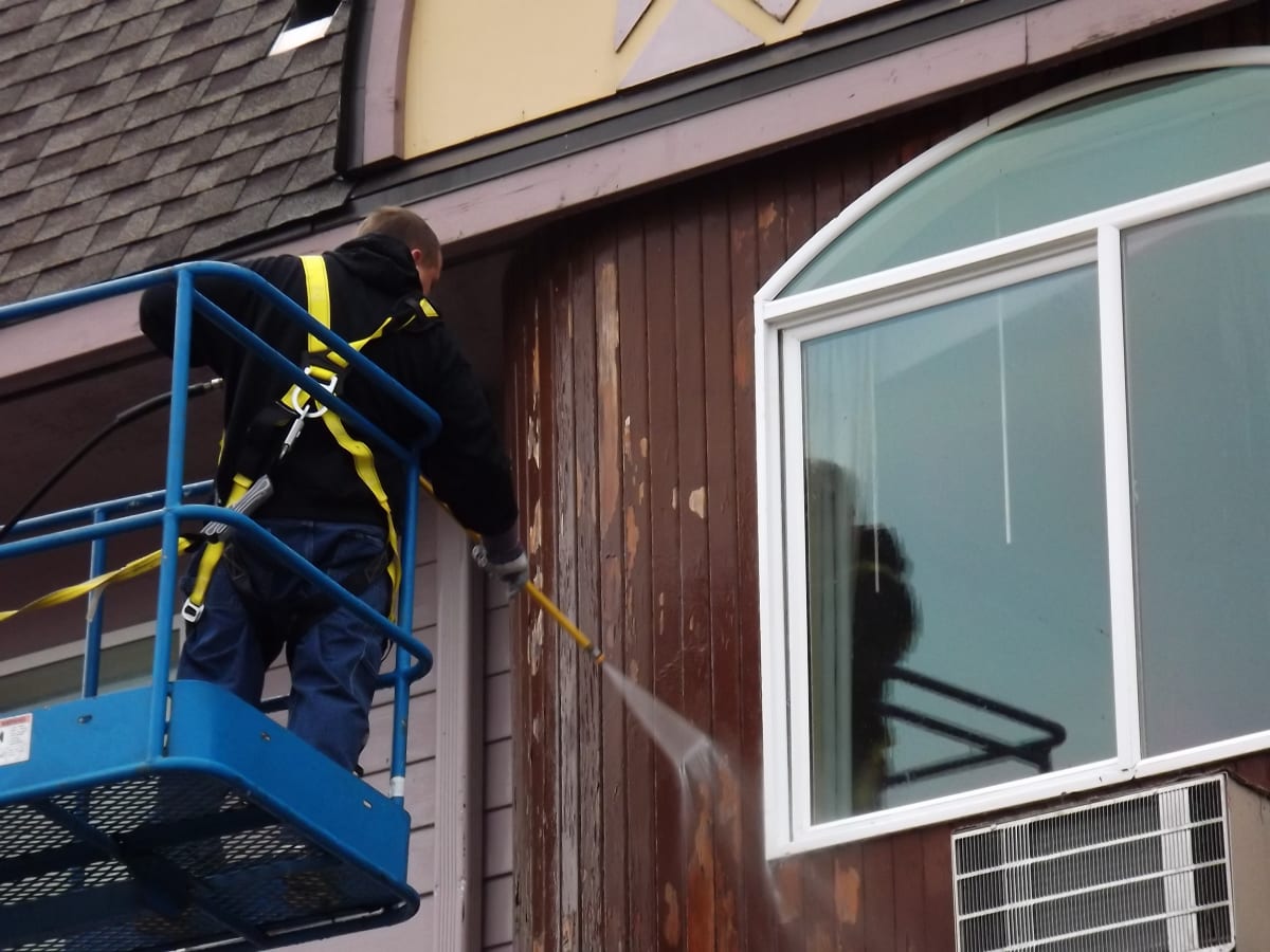 Palace Inn Hotel Exterfior Repaint Lincoln City, OR Gallery Image