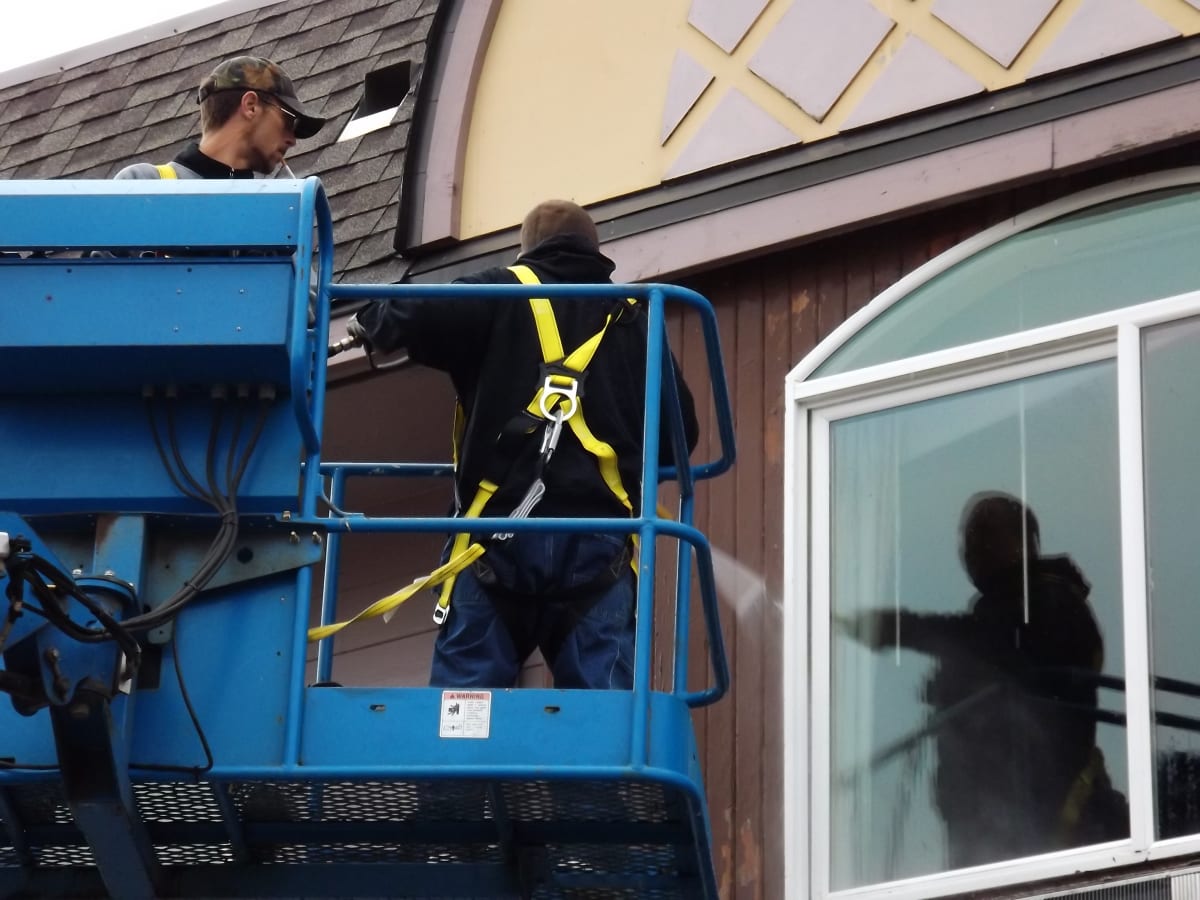 Palace Inn Hotel Exterfior Repaint Lincoln City, OR Gallery Image