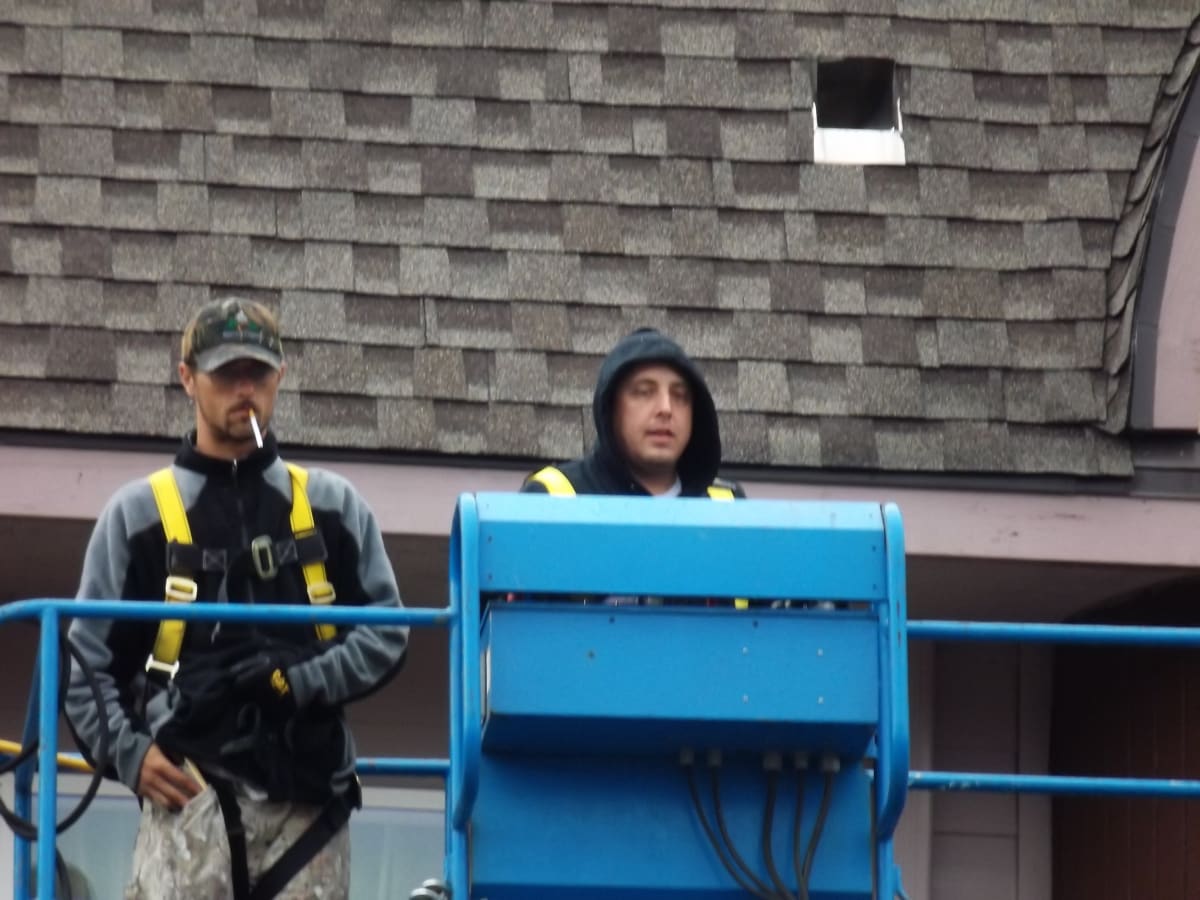 Palace Inn Hotel Exterfior Repaint Lincoln City, OR Gallery Image