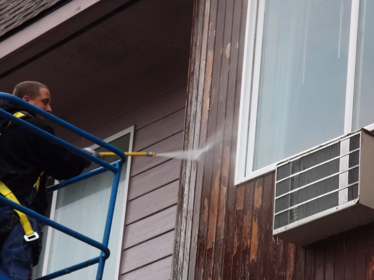 Palace Inn Hotel Exterfior Repaint Lincoln City, OR Gallery Image