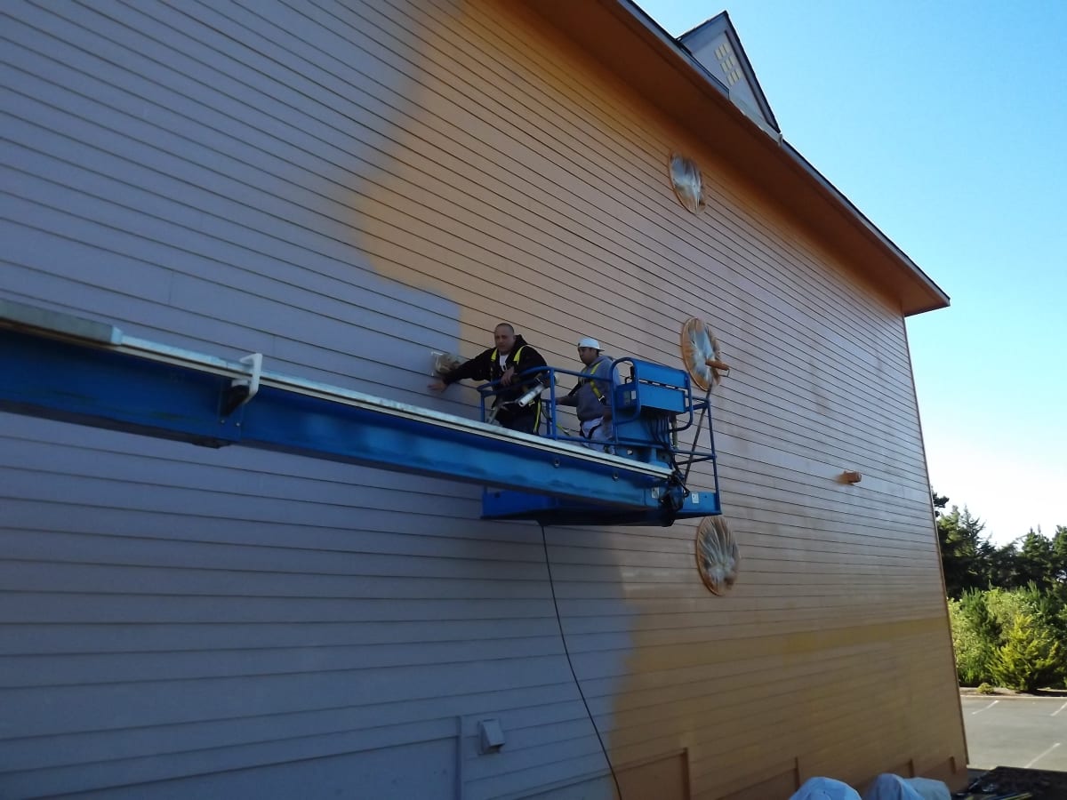 Palace Inn Hotel Exterfior Repaint Lincoln City, OR Gallery Image