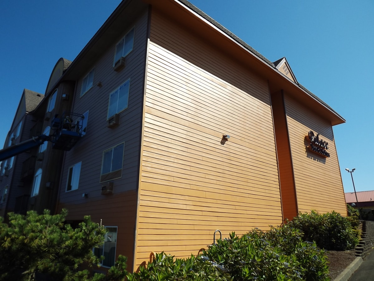 Palace Inn Hotel Exterfior Repaint Lincoln City, OR Gallery Image