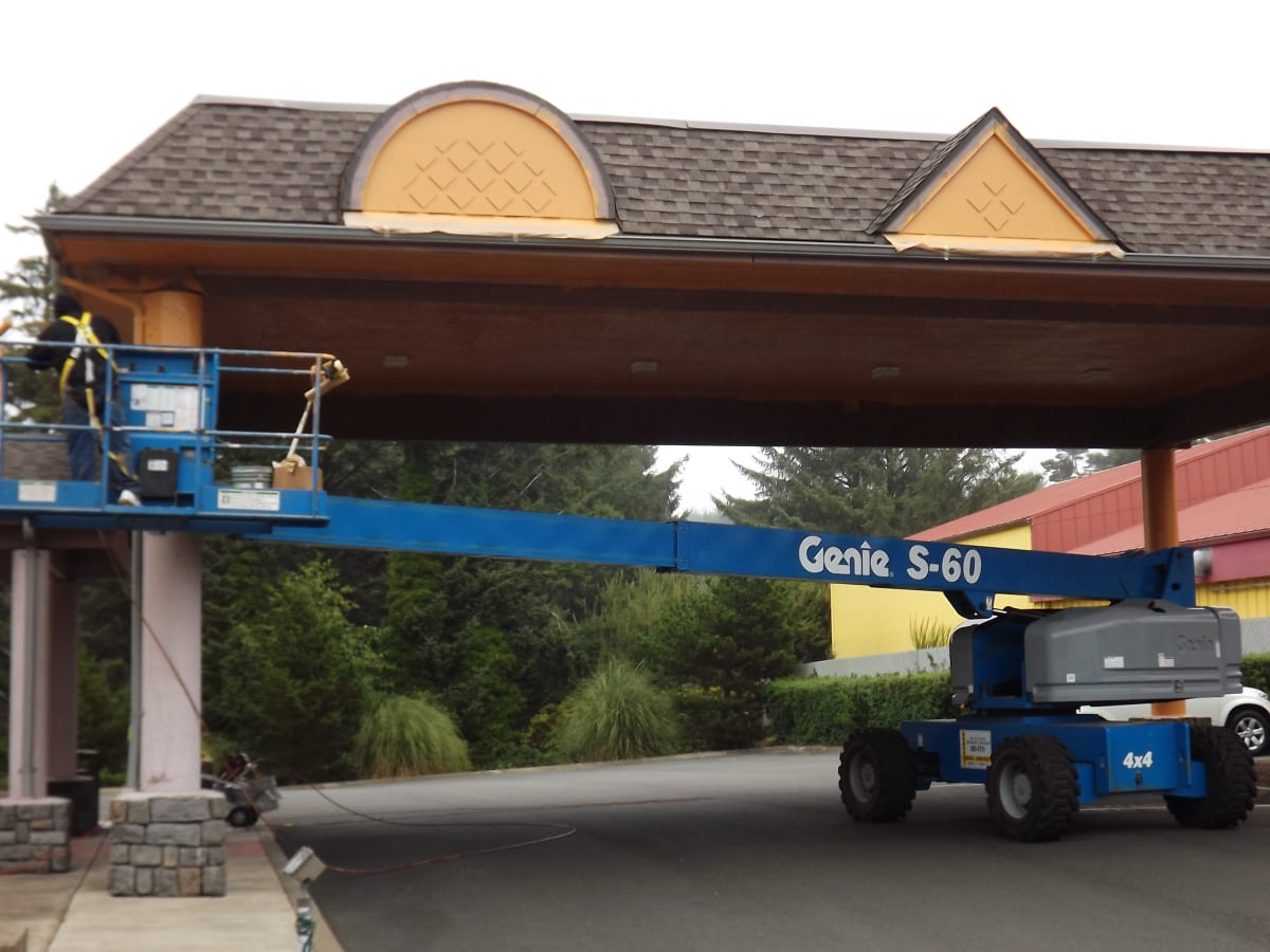 Palace Inn Hotel Exterfior Repaint Lincoln City, OR Gallery Image