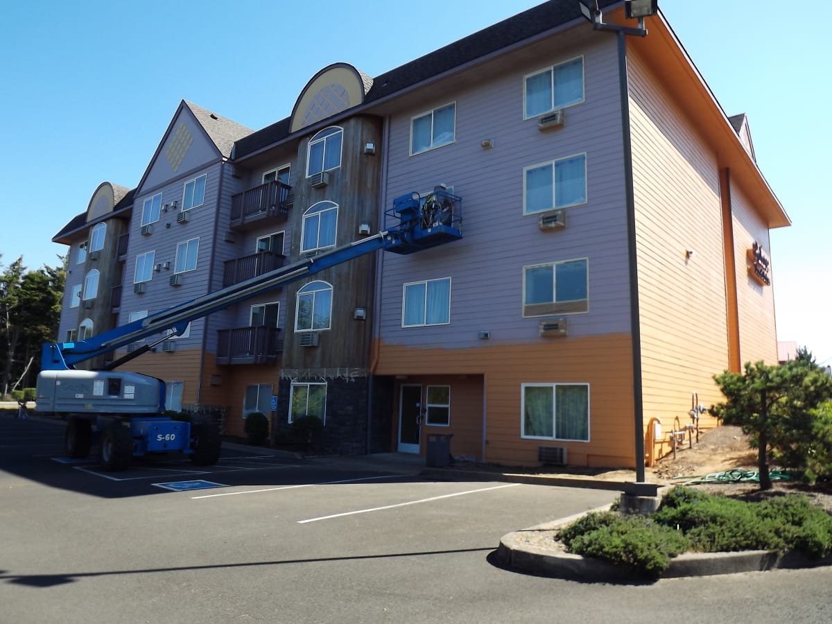 Palace Inn Hotel Exterfior Repaint Lincoln City, OR Gallery Image