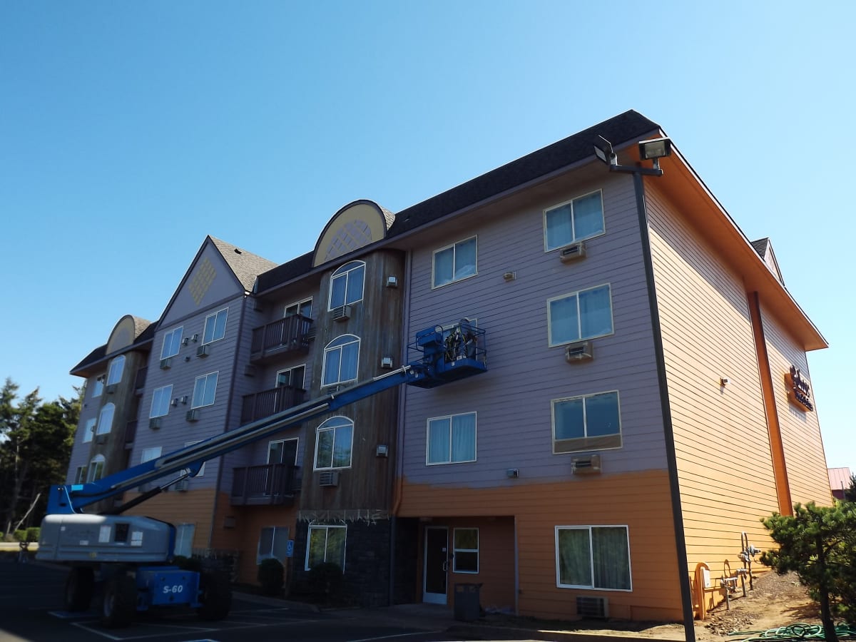 Palace Inn Hotel Exterfior Repaint Lincoln City, OR Gallery Image