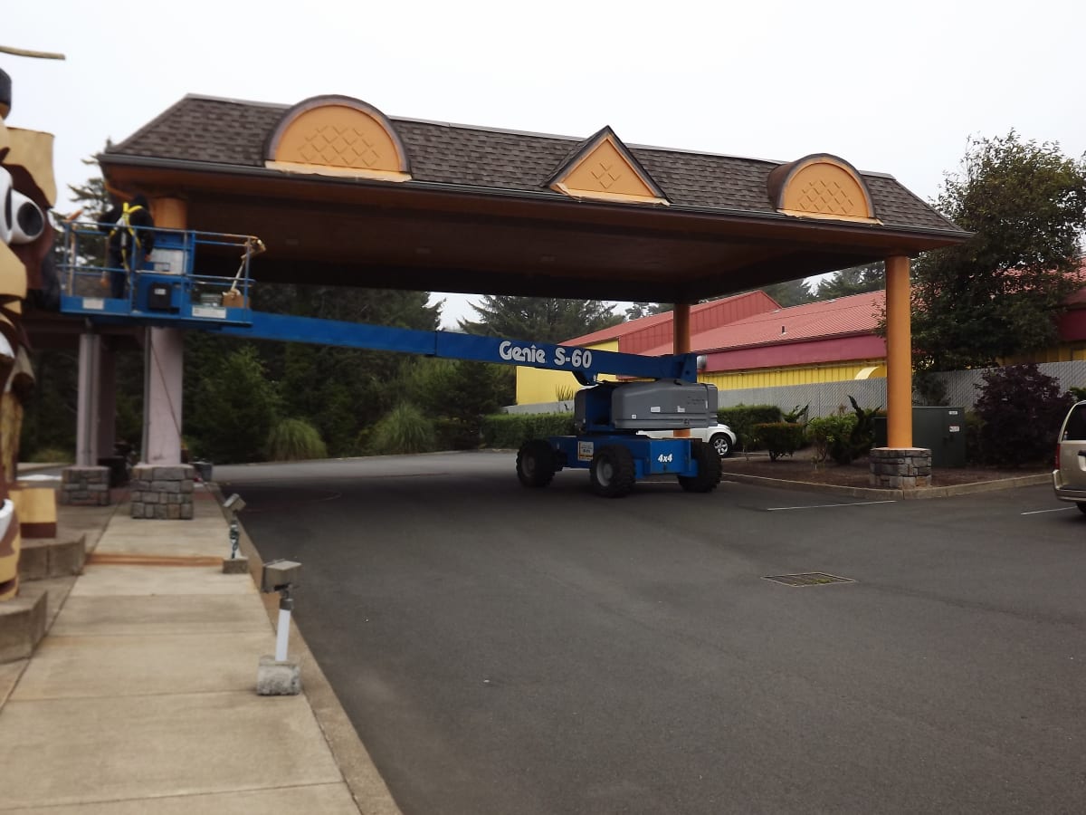 Palace Inn Hotel Exterfior Repaint Lincoln City, OR Gallery Image