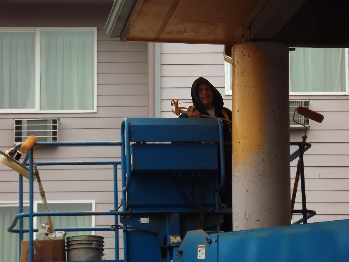 Palace Inn Hotel Exterfior Repaint Lincoln City, OR Gallery Image