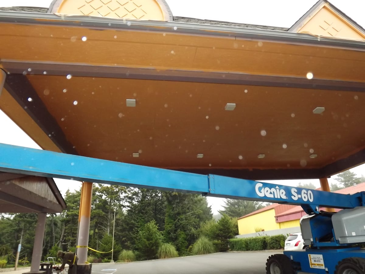 Palace Inn Hotel Exterfior Repaint Lincoln City, OR Gallery Image