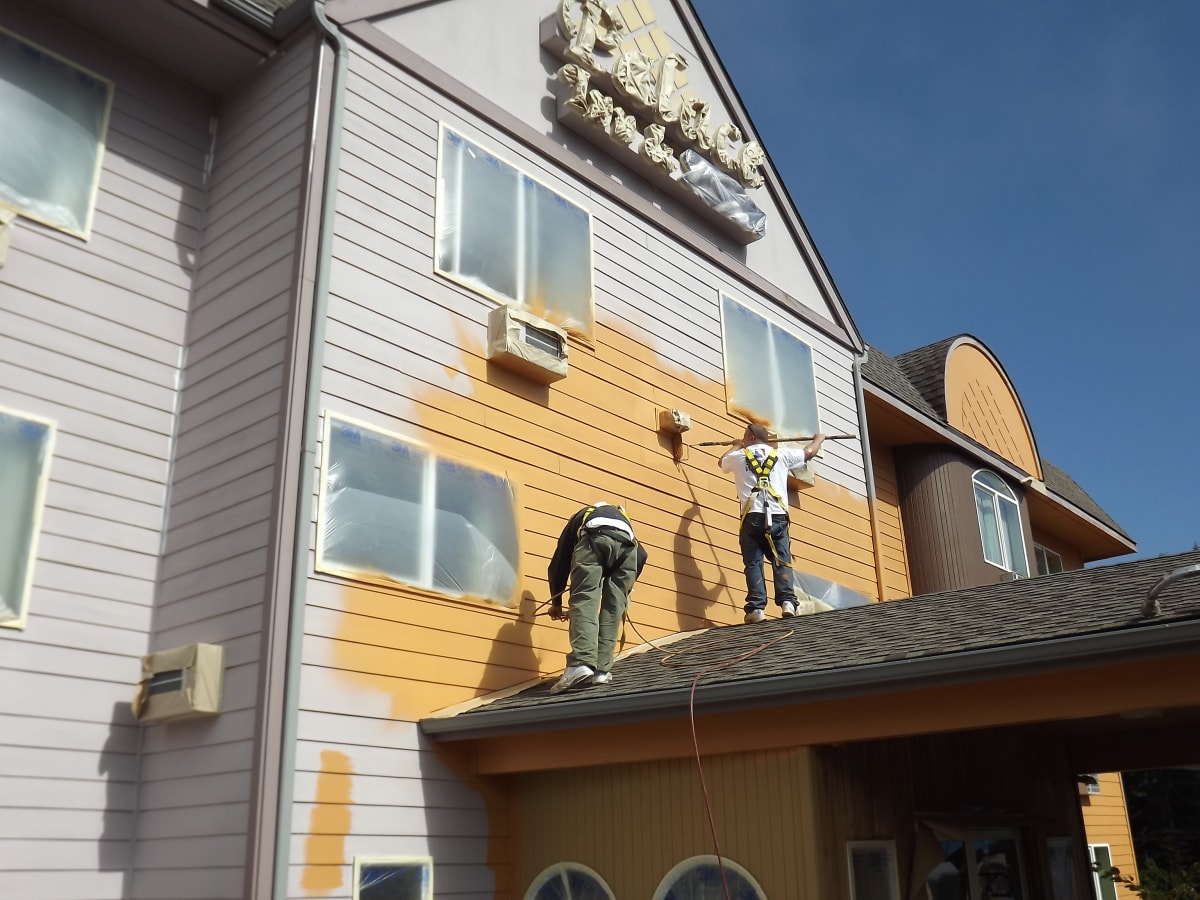 Palace Inn Hotel Exterfior Repaint Lincoln City, OR Gallery Image