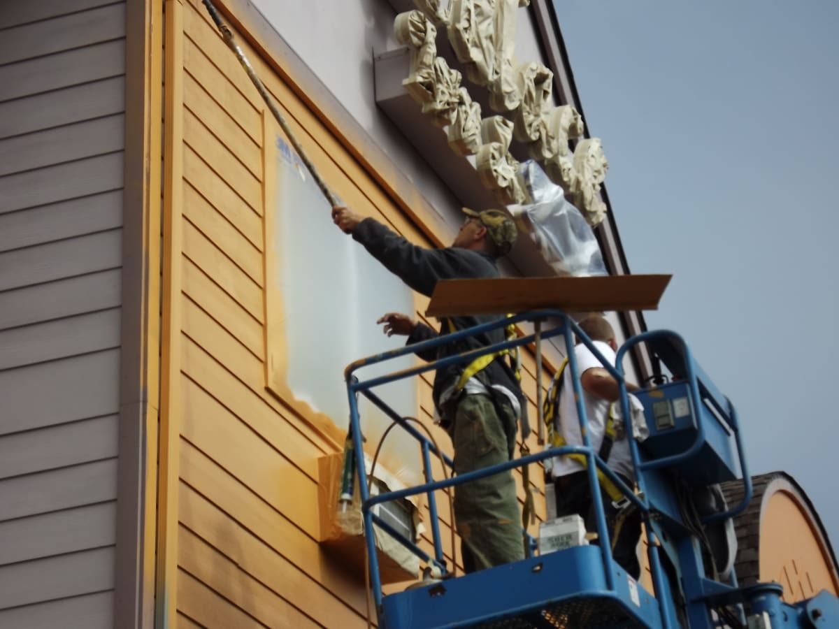 Palace Inn Hotel Exterfior Repaint Lincoln City, OR Gallery Image